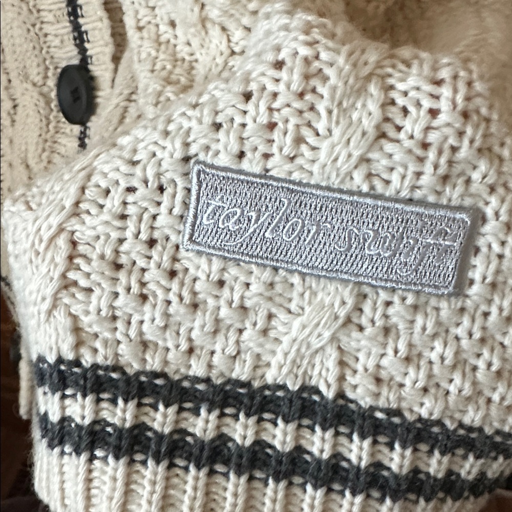 Taylor swift folklore cardigan - Picture 2 of 3